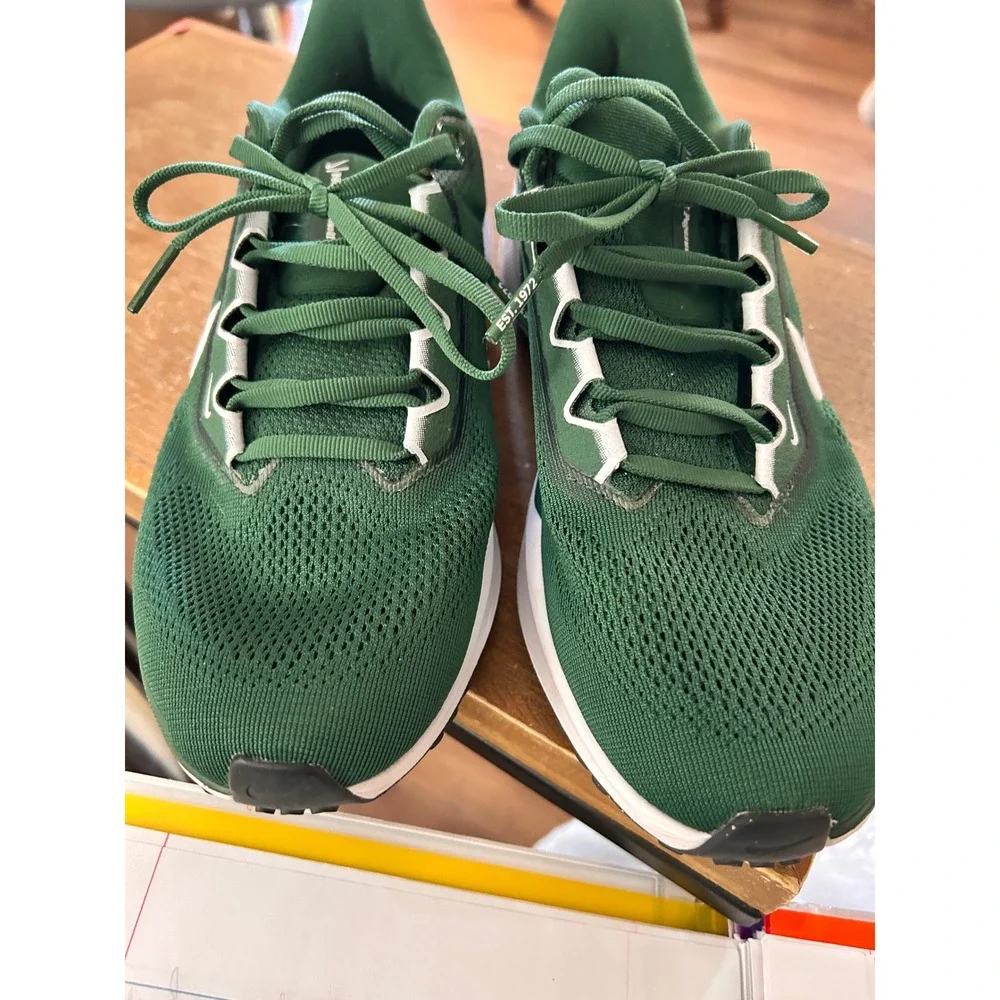 Nike Air Zoom Pegasus Green‎ White Women Running Shoes size 9